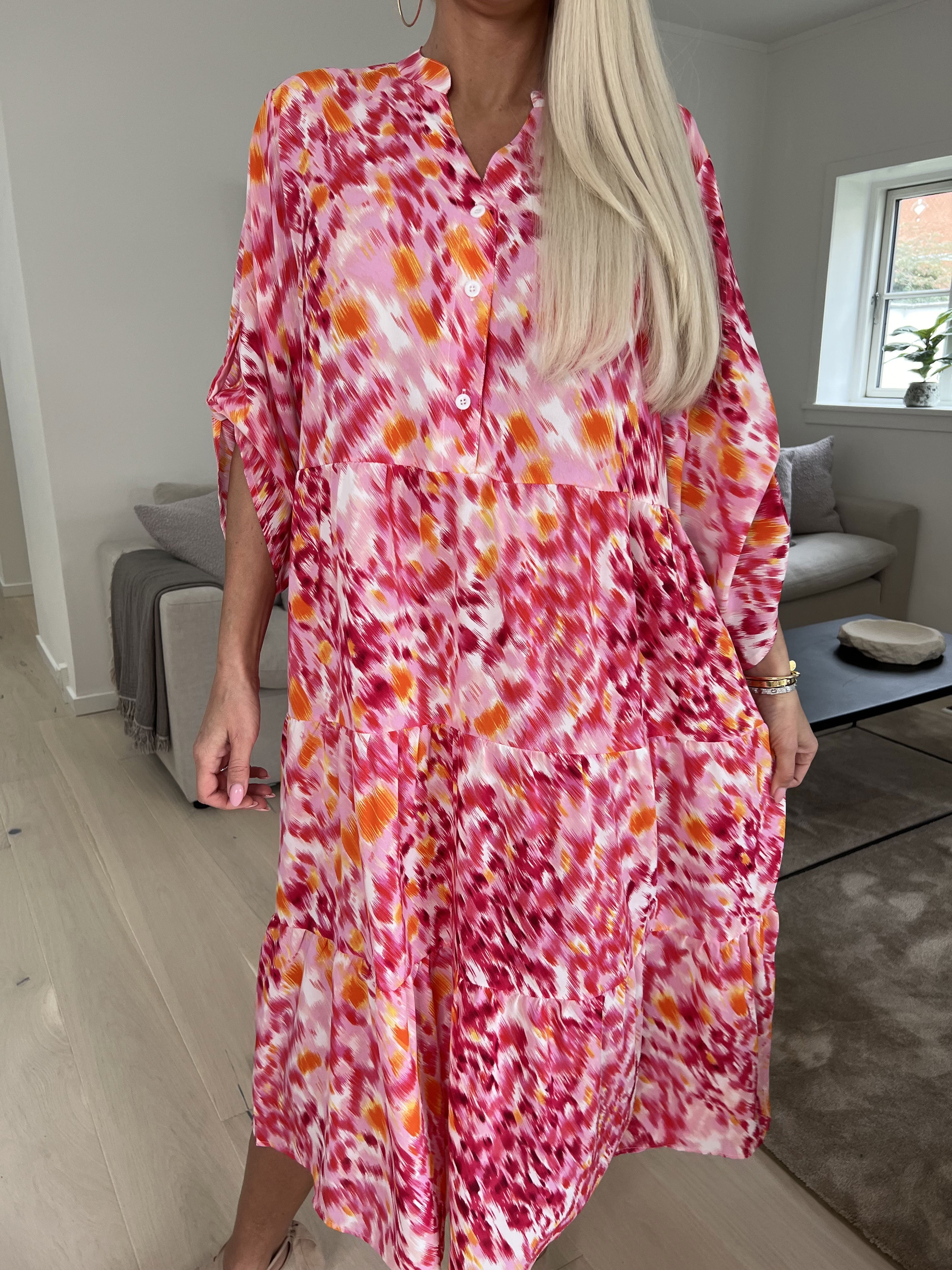 Simone - Söt klänning med mångfärgat tryck